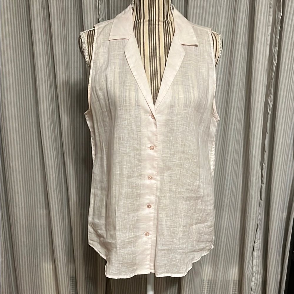 Women's Light Pink Sleeveless Button-Up Top